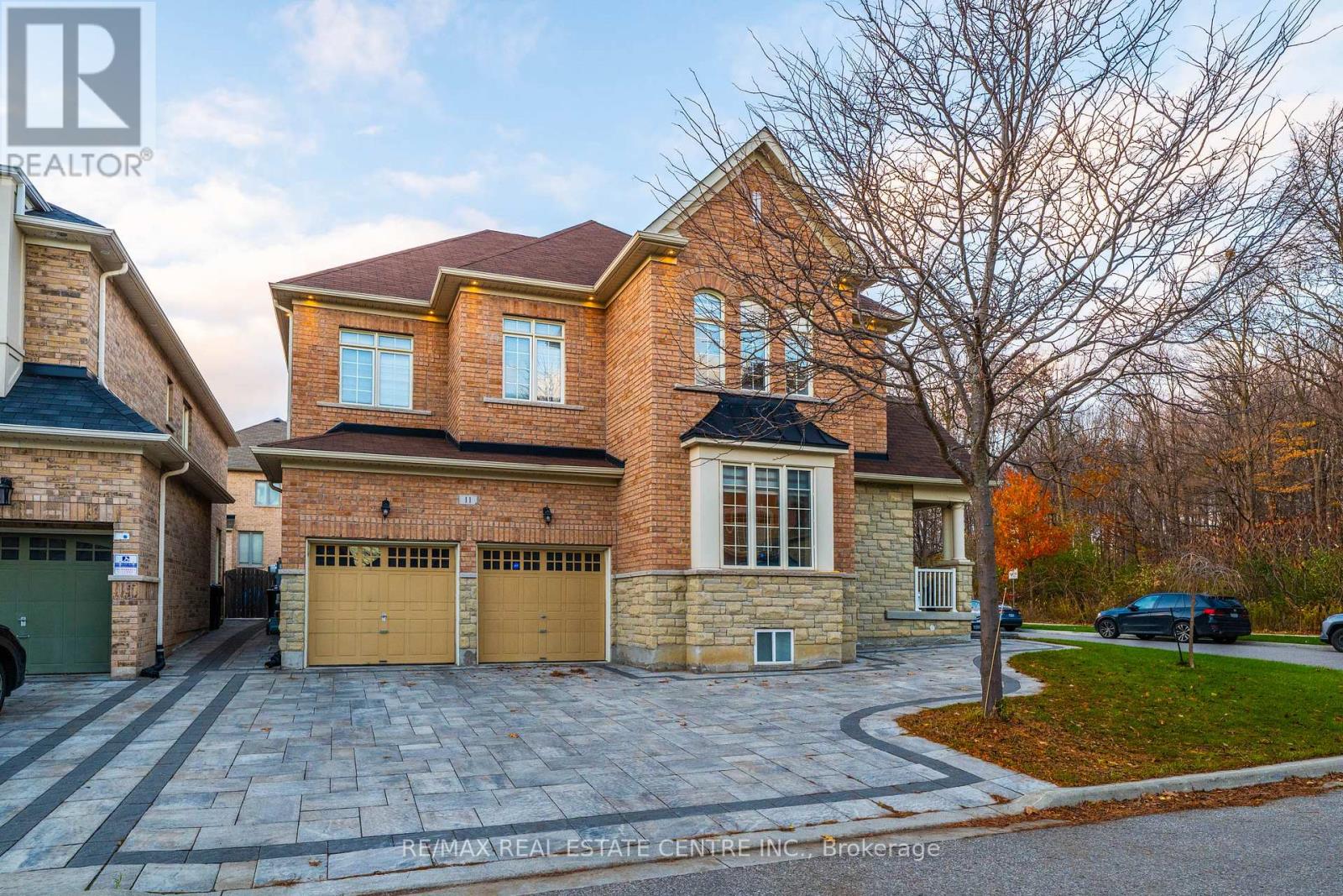 11 Mistyglen Crescent, Brampton, Ontario  L6Y 0X2 - Photo 2 - W12560946