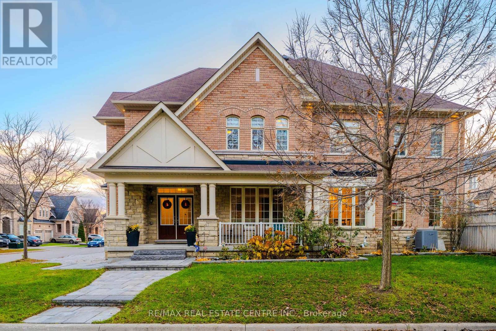 11 Mistyglen Crescent, Brampton, Ontario  L6Y 0X2 - Photo 3 - W12560946