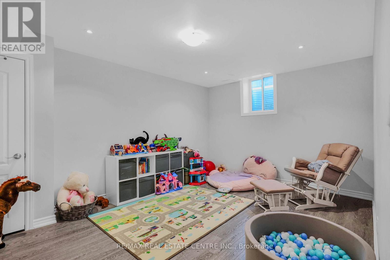 11 Mistyglen Crescent, Brampton, Ontario  L6Y 0X2 - Photo 40 - W12560946