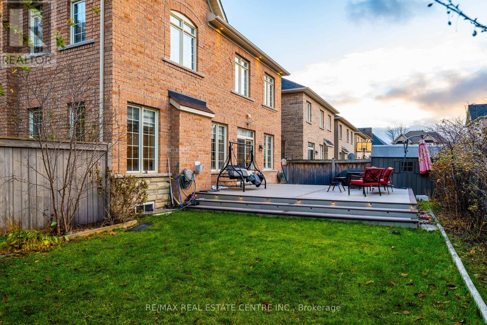 11 Mistyglen Crescent, Brampton, Ontario  L6Y 0X2 - Photo 44 - W12560946