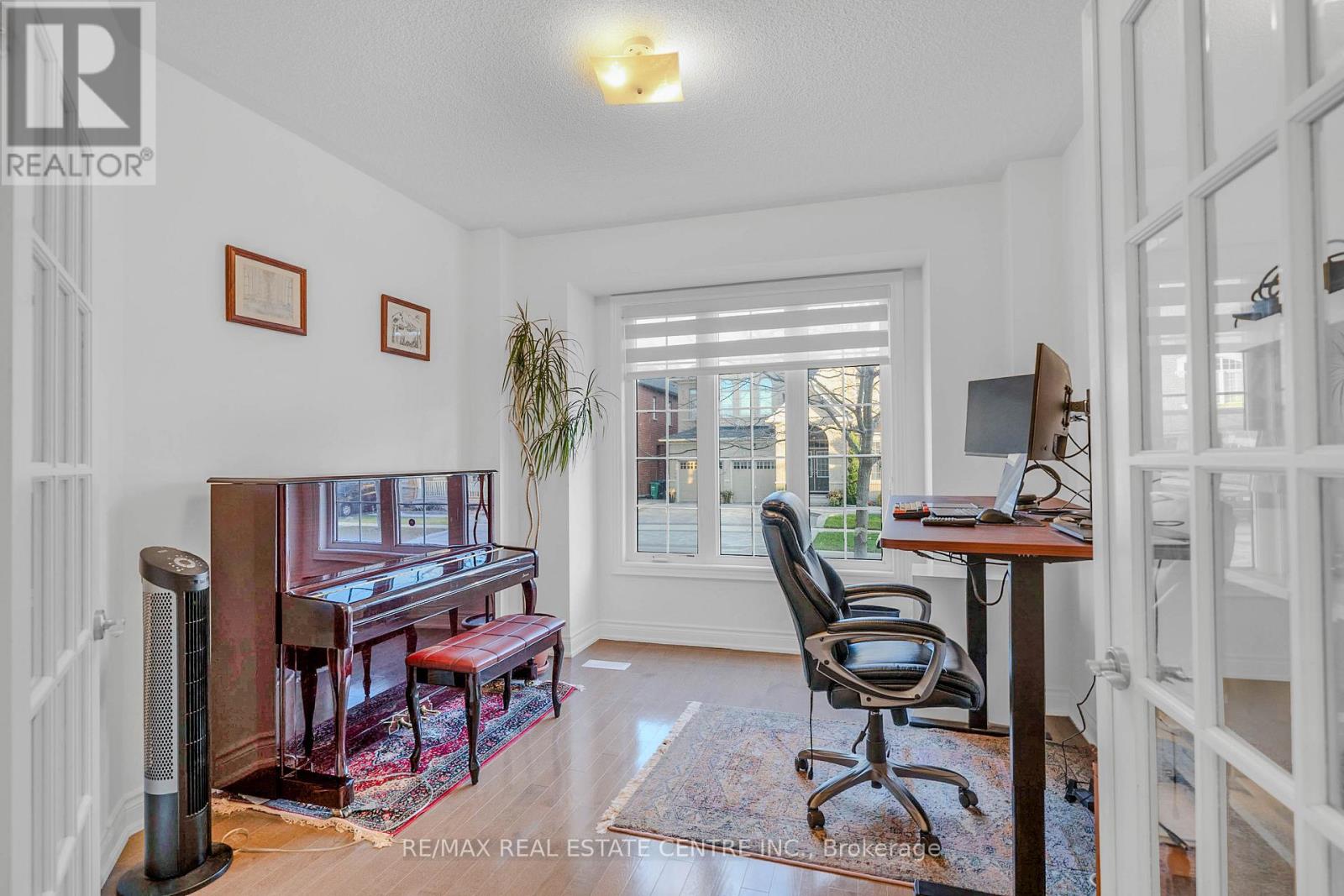 11 Mistyglen Crescent, Brampton, Ontario  L6Y 0X2 - Photo 5 - W12560946