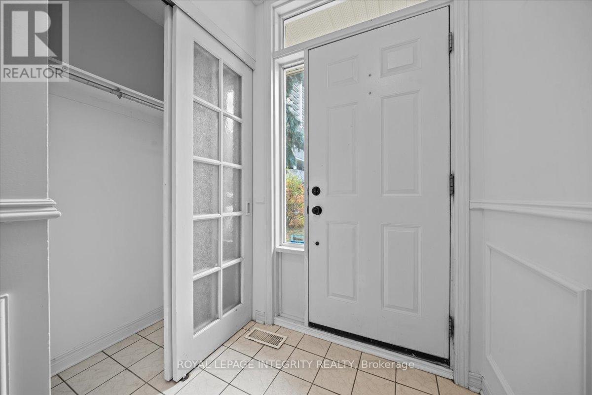 107 Corsica Private, Ottawa, Ontario  K1G 5Y1 - Photo 3 - X12561010