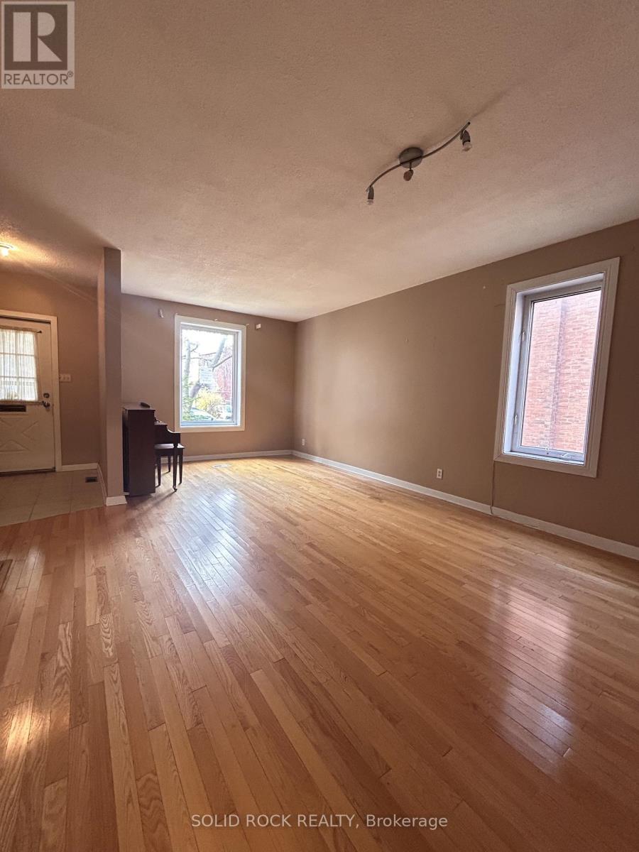 11 Melrose Avenue, Ottawa, Ontario  K1Y 1T8 - Photo 2 - X12561014