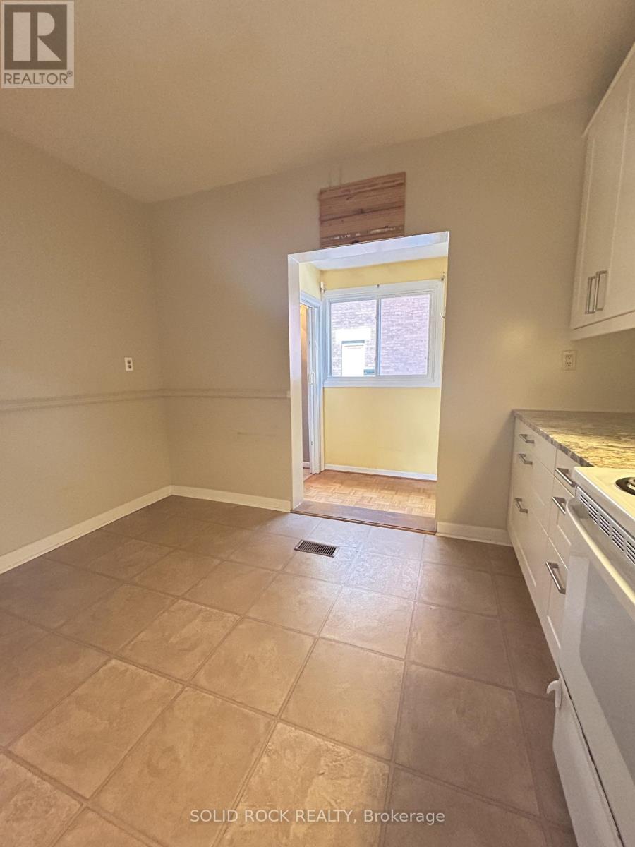 11 Melrose Avenue, Ottawa, Ontario  K1Y 1T8 - Photo 8 - X12561014