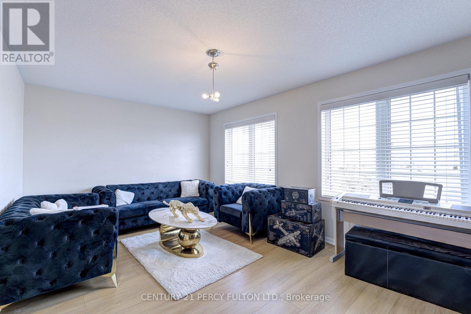 39 Vanhorne Close, Brampton, Ontario  L7A 0X8 - Photo 15 - W12560456