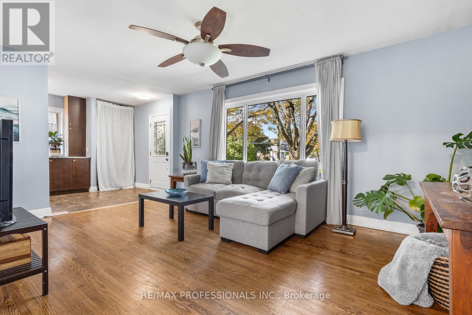 19 Mitcham Drive, Toronto, Ontario M8W 2J6 - Photo 6 - W12560788