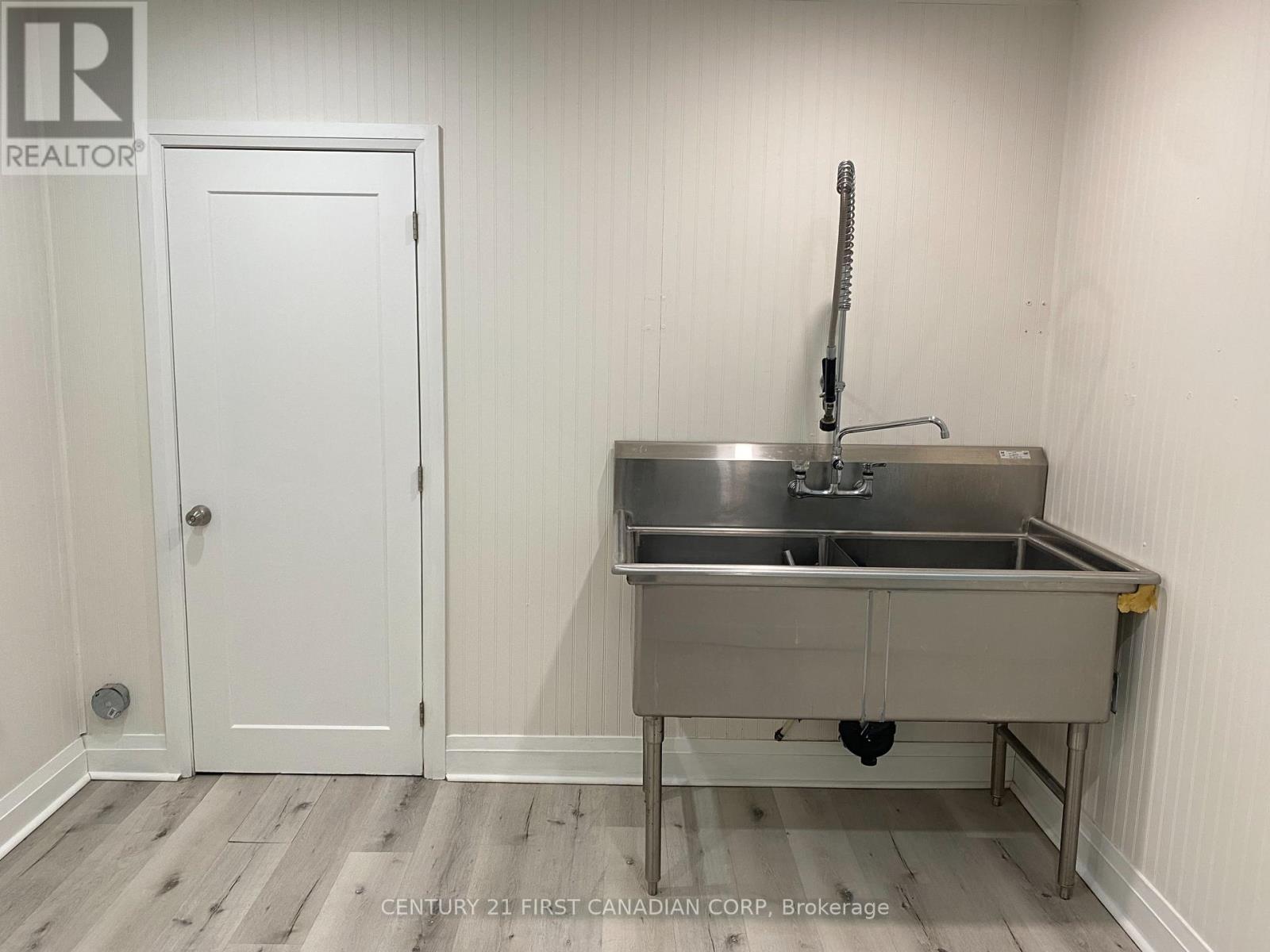 204 Carlow Road, Central Elgin, Ontario  N5L 1C5 - Photo 10 - X12327101