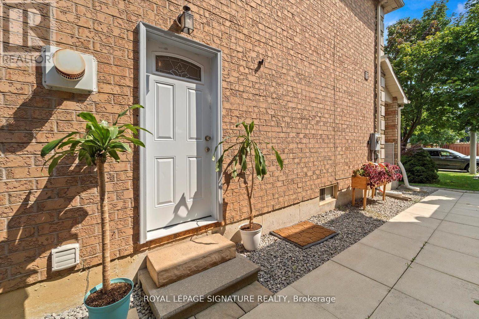 Basement - 70 Silverdart Crescent, Richmond Hill, Ontario  L4E 3T8 - Photo 2 - N12560966