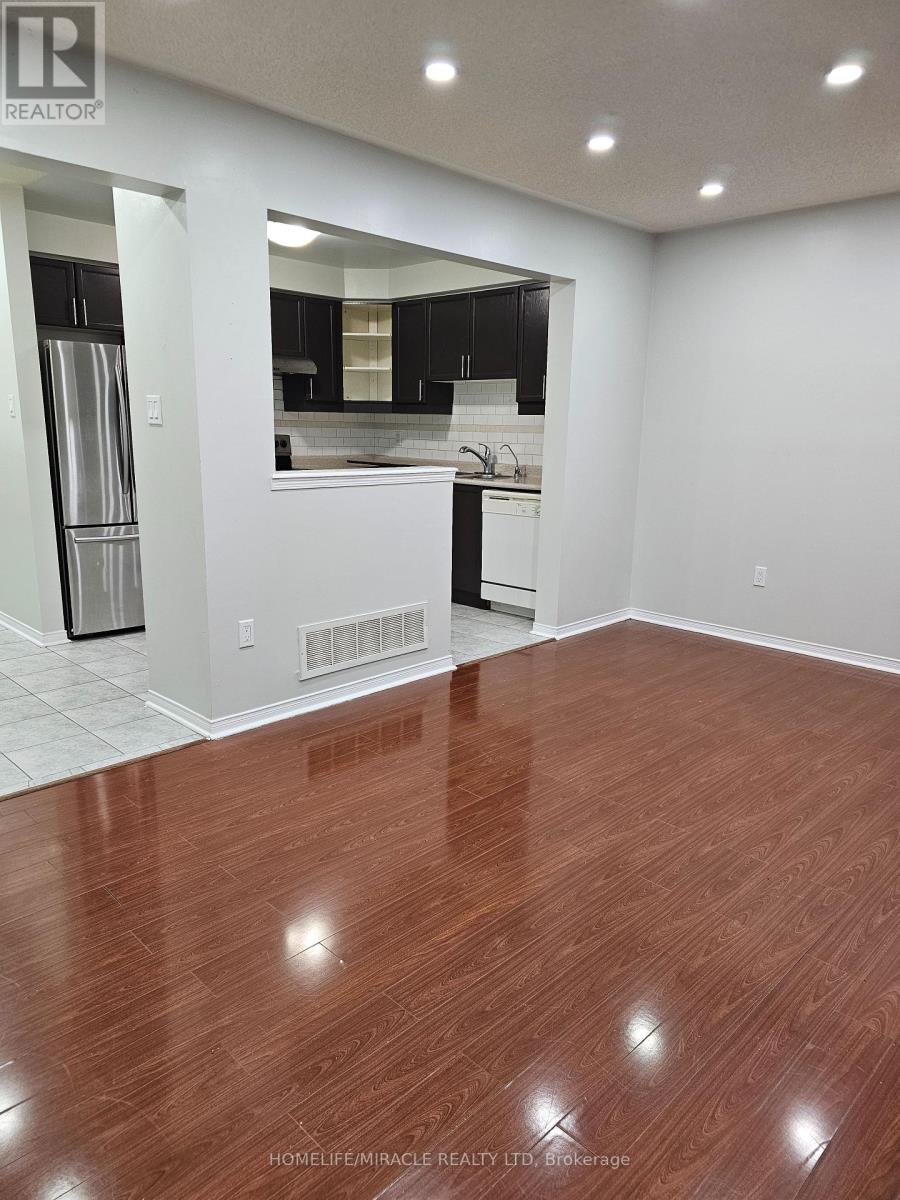 20 Whiteface Crescent, Brampton, Ontario  L6X 4W6 - Photo 5 - W12560968