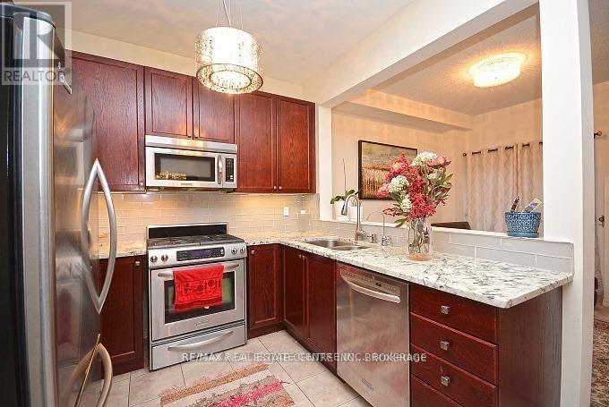 781 Shanks Heights, Milton, Ontario  L9T 7P8 - Photo 6 - W12560994