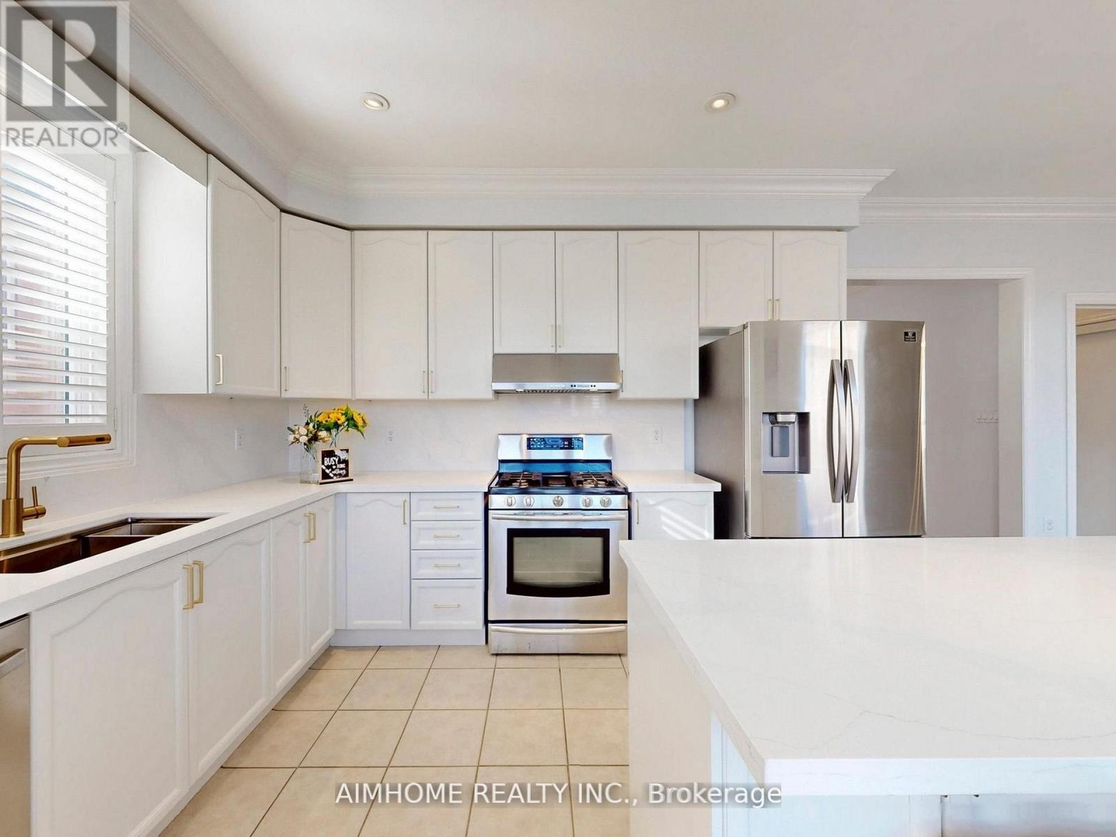 2051 Ashmore Drive, Oakville, Ontario  L6M 4T1 - Photo 14 - W12560996