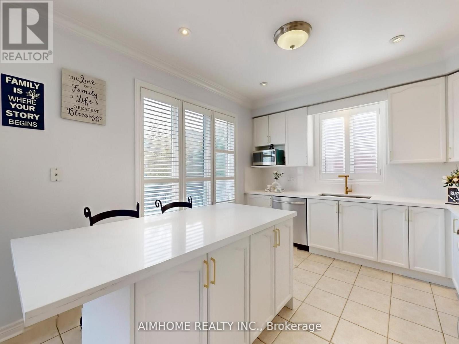 2051 Ashmore Drive, Oakville, Ontario  L6M 4T1 - Photo 15 - W12560996