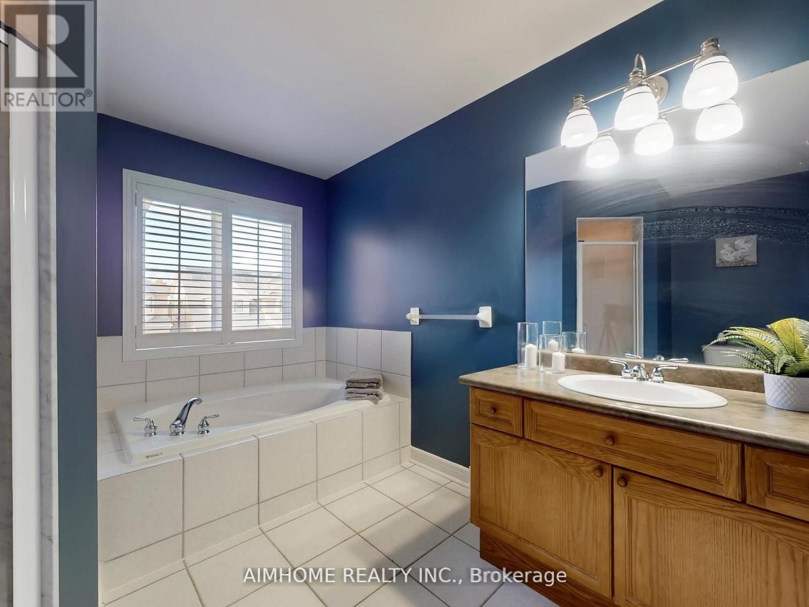 2051 Ashmore Drive, Oakville, Ontario  L6M 4T1 - Photo 23 - W12560996