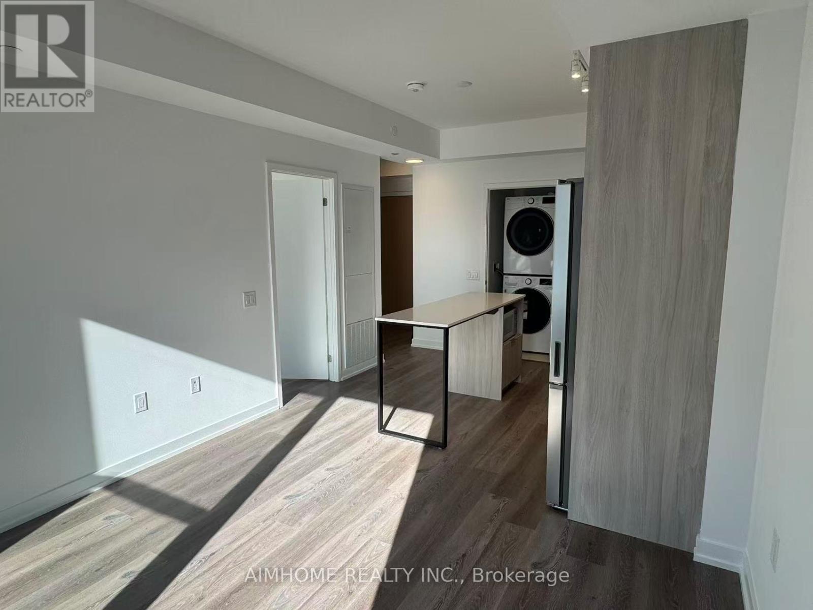 1209 - 395 Square One Drive, Mississauga, Ontario  L5B 0P6 - Photo 10 - W12560998