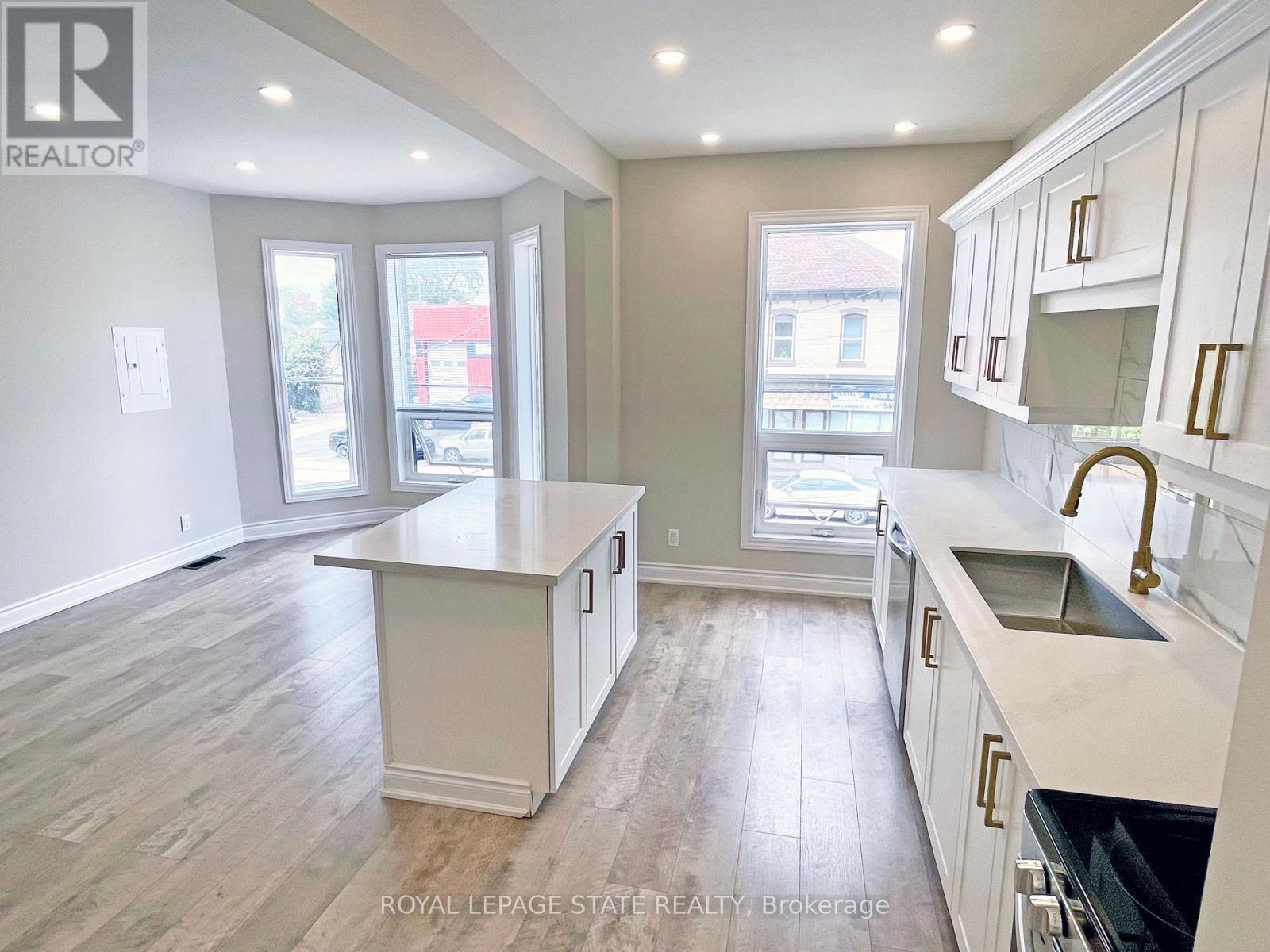 Upper - 360 Cannon Street, Hamilton, Ontario  L8L 2C2 - Photo 3 - X12560962