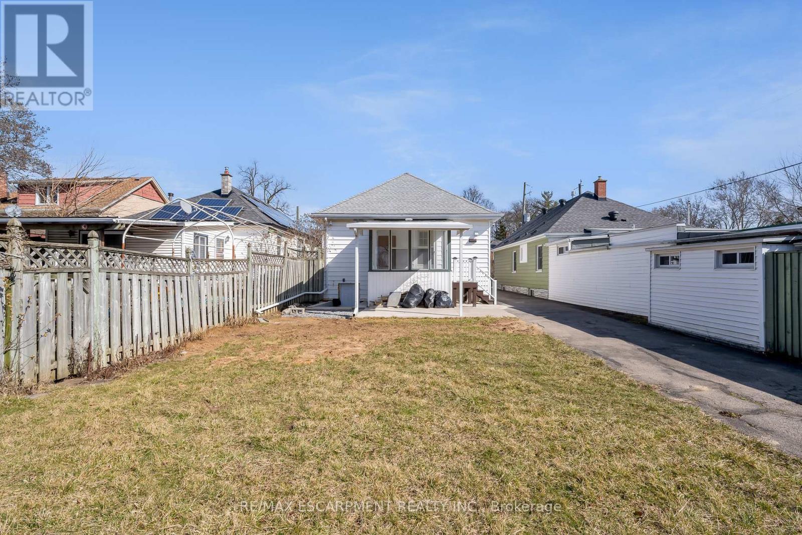 2 - 229 Geneva Street, St. Catharines, Ontario  L2R 4R1 - Photo 3 - X12560980