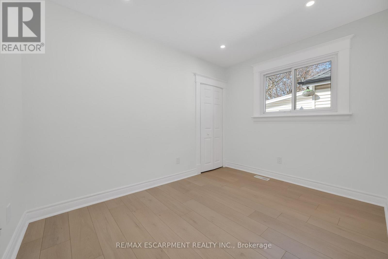 2 - 229 Geneva Street, St. Catharines, Ontario  L2R 4R1 - Photo 8 - X12560980