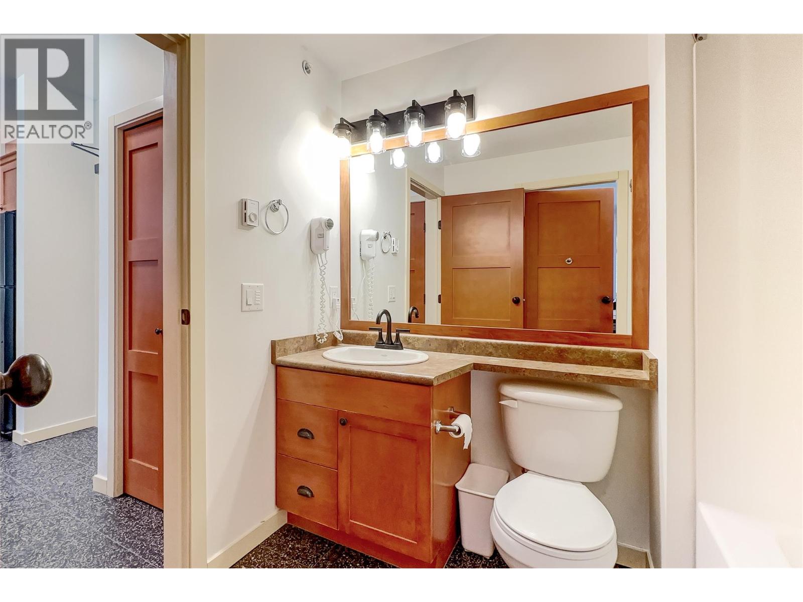 255 Feathertop Way Unit# 320 Big White Photo 20