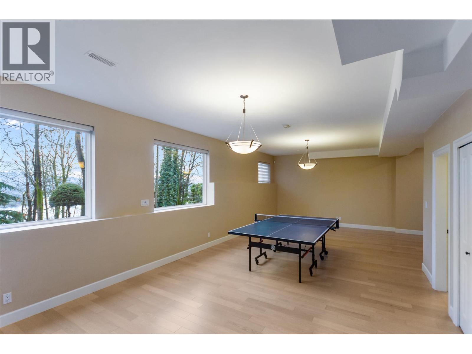 5521 Bessborough Drive, Burnaby, British Columbia  V5B 1E1 - Photo 25 - R3067627