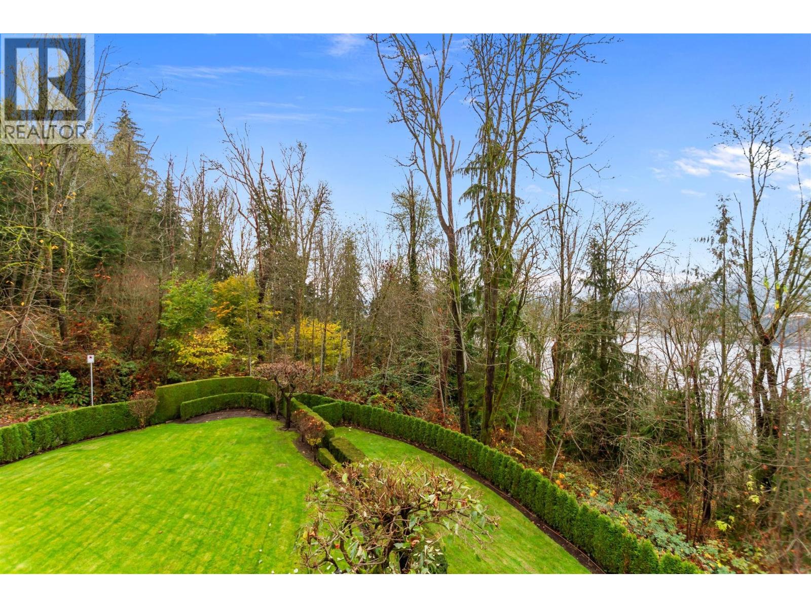 5521 Bessborough Drive, Burnaby, British Columbia  V5B 1E1 - Photo 14 - R3067627