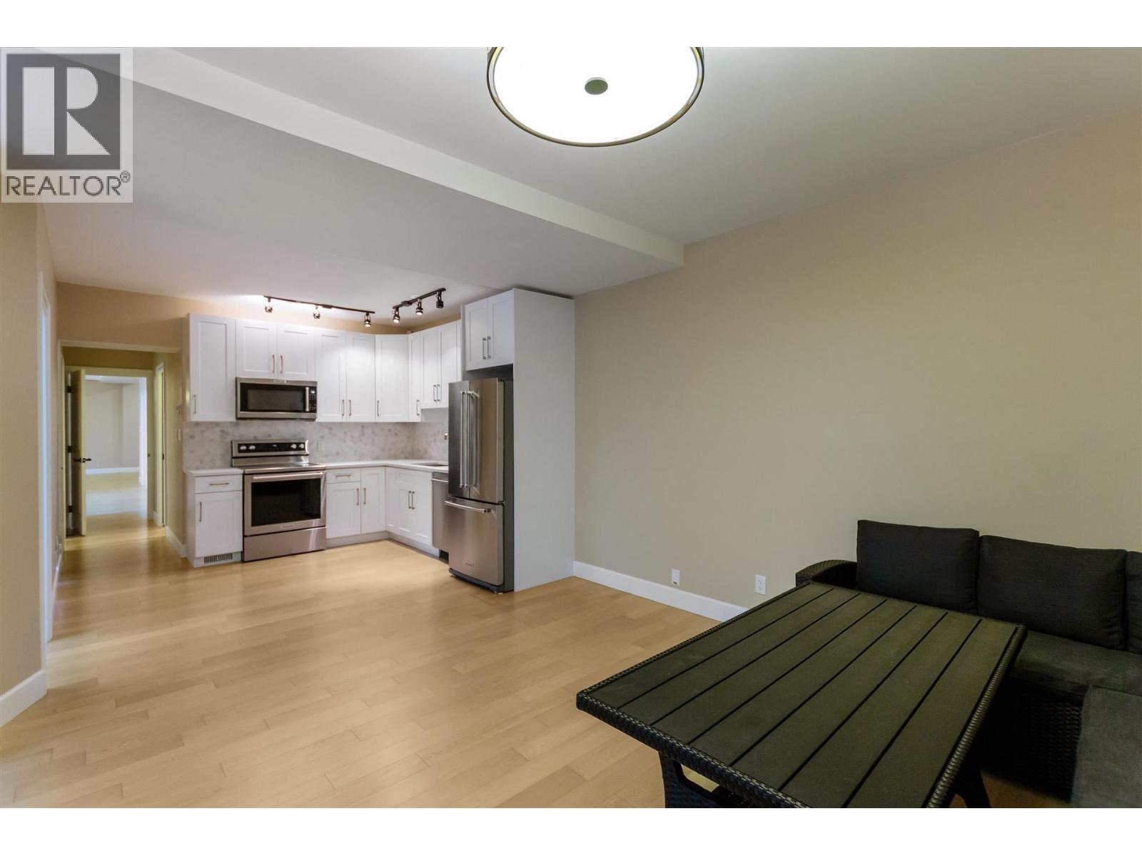 5521 Bessborough Drive, Burnaby, British Columbia  V5B 1E1 - Photo 28 - R3067627