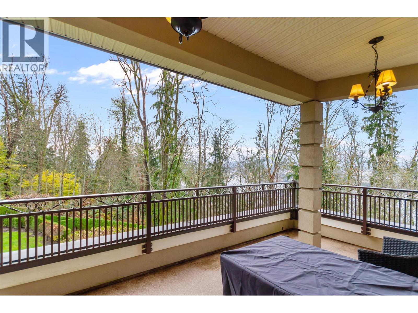 5521 Bessborough Drive, Burnaby, British Columbia  V5B 1E1 - Photo 5 - R3067627