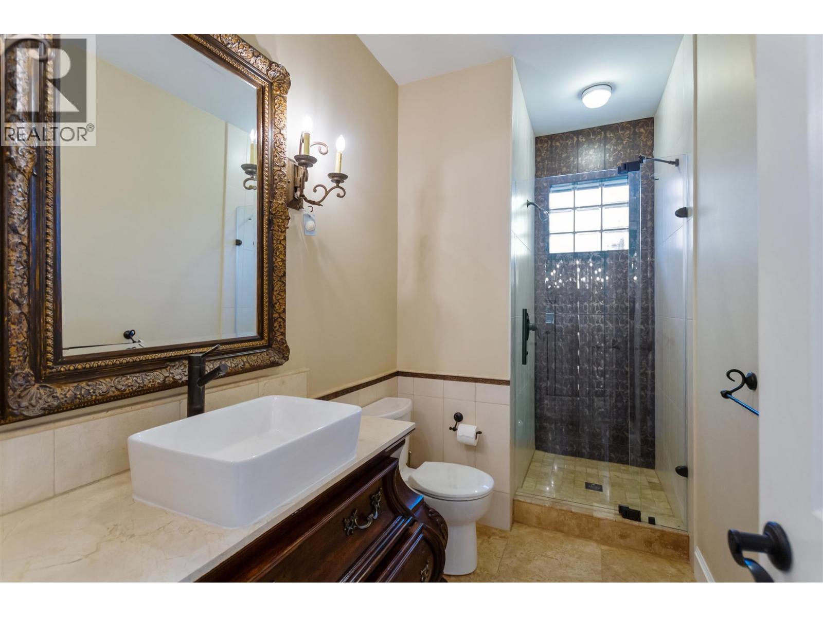 5521 Bessborough Drive, Burnaby, British Columbia  V5B 1E1 - Photo 15 - R3067627