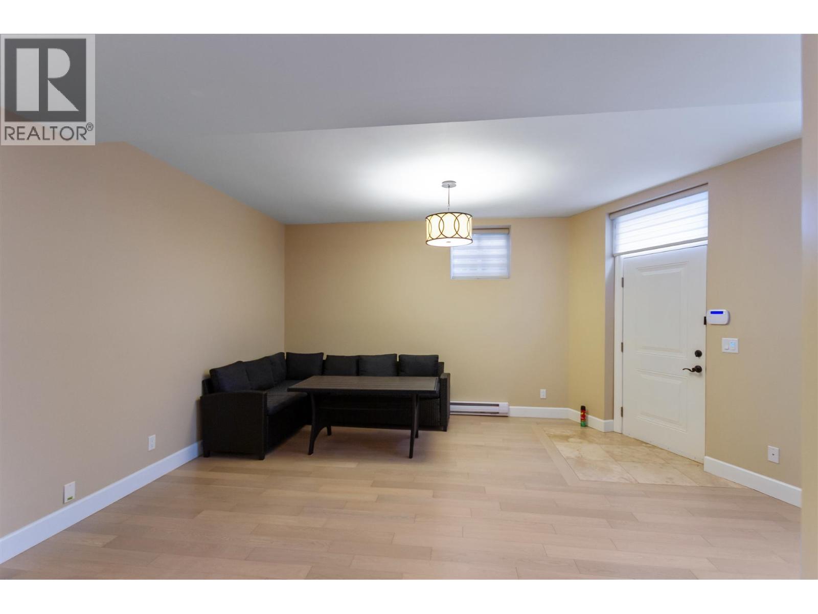 5521 Bessborough Drive, Burnaby, British Columbia  V5B 1E1 - Photo 29 - R3067627