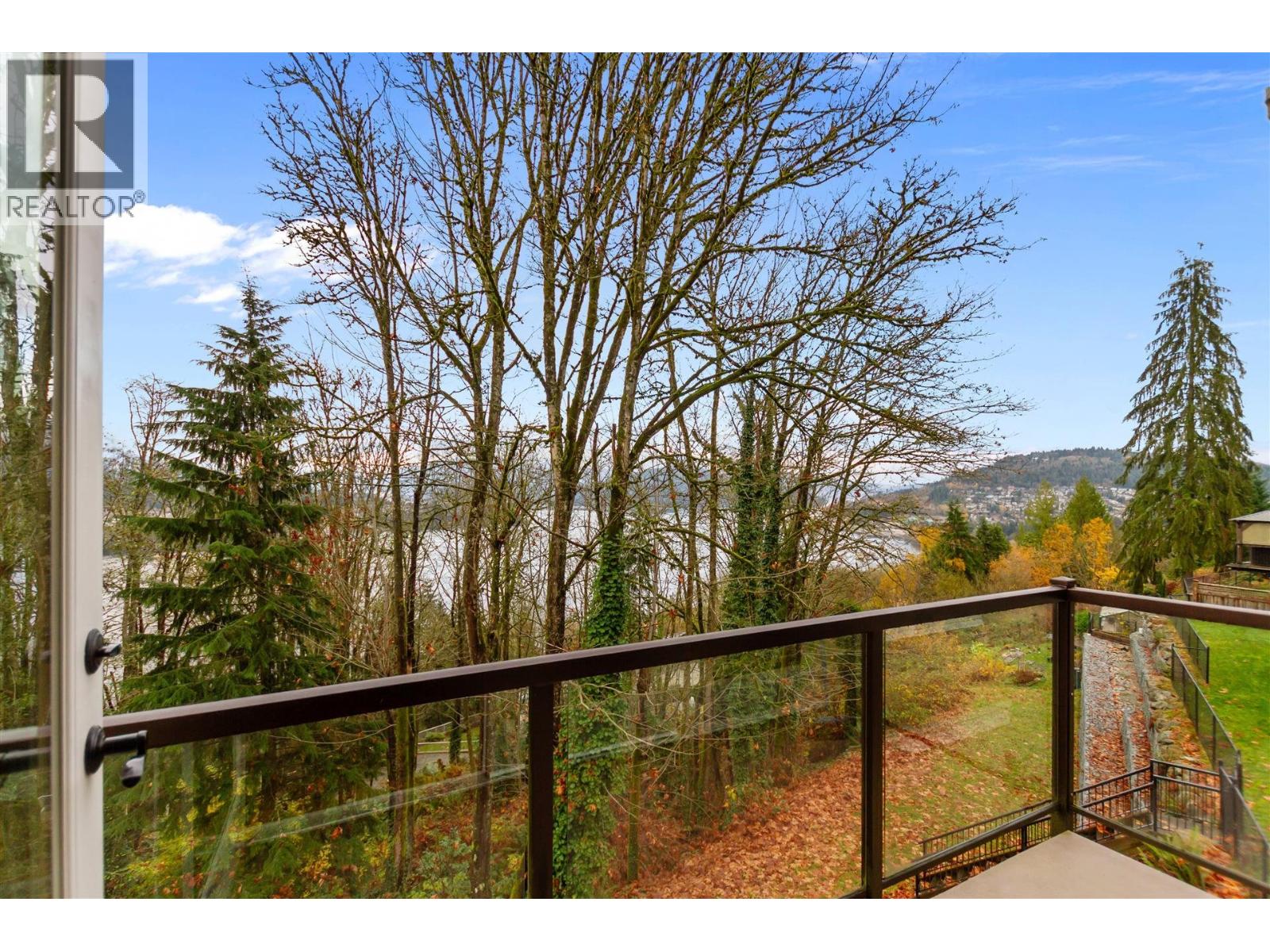 5521 Bessborough Drive, Burnaby, British Columbia  V5B 1E1 - Photo 13 - R3067627