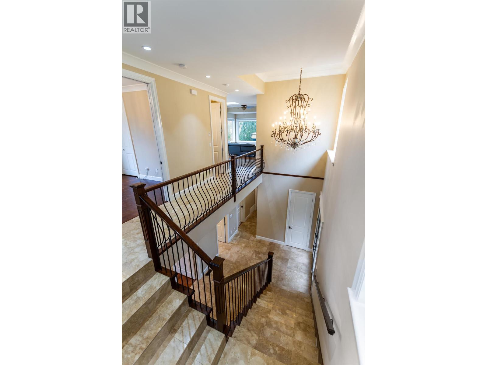 5521 Bessborough Drive, Burnaby, British Columbia  V5B 1E1 - Photo 2 - R3067627