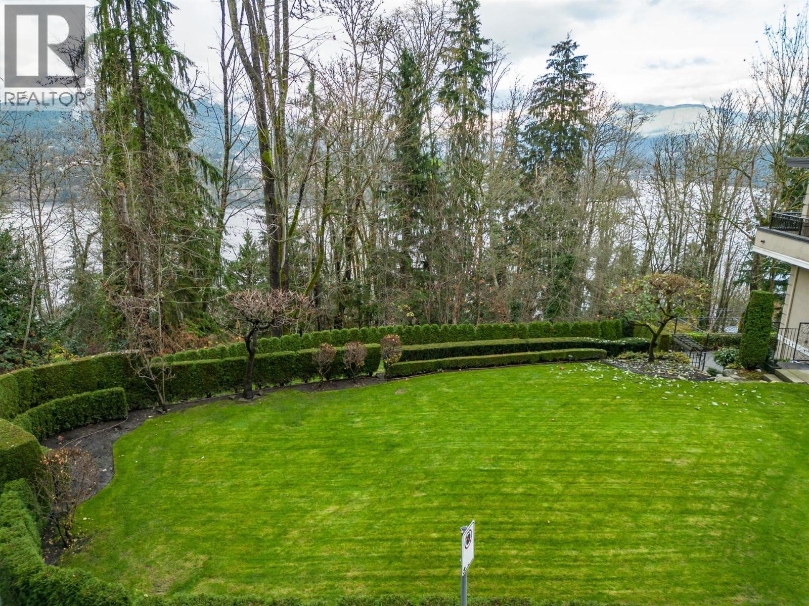 5521 Bessborough Drive, Burnaby, British Columbia  V5B 1E1 - Photo 34 - R3067627