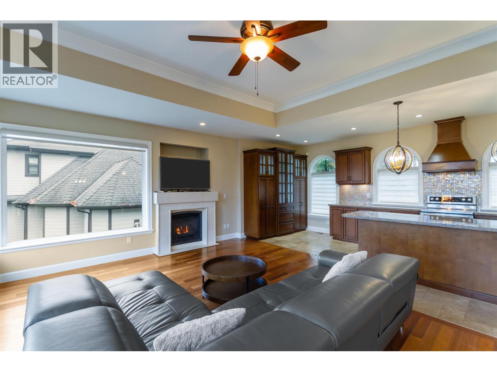 5521 Bessborough Drive, Burnaby, British Columbia  V5B 1E1 - Photo 10 - R3067627