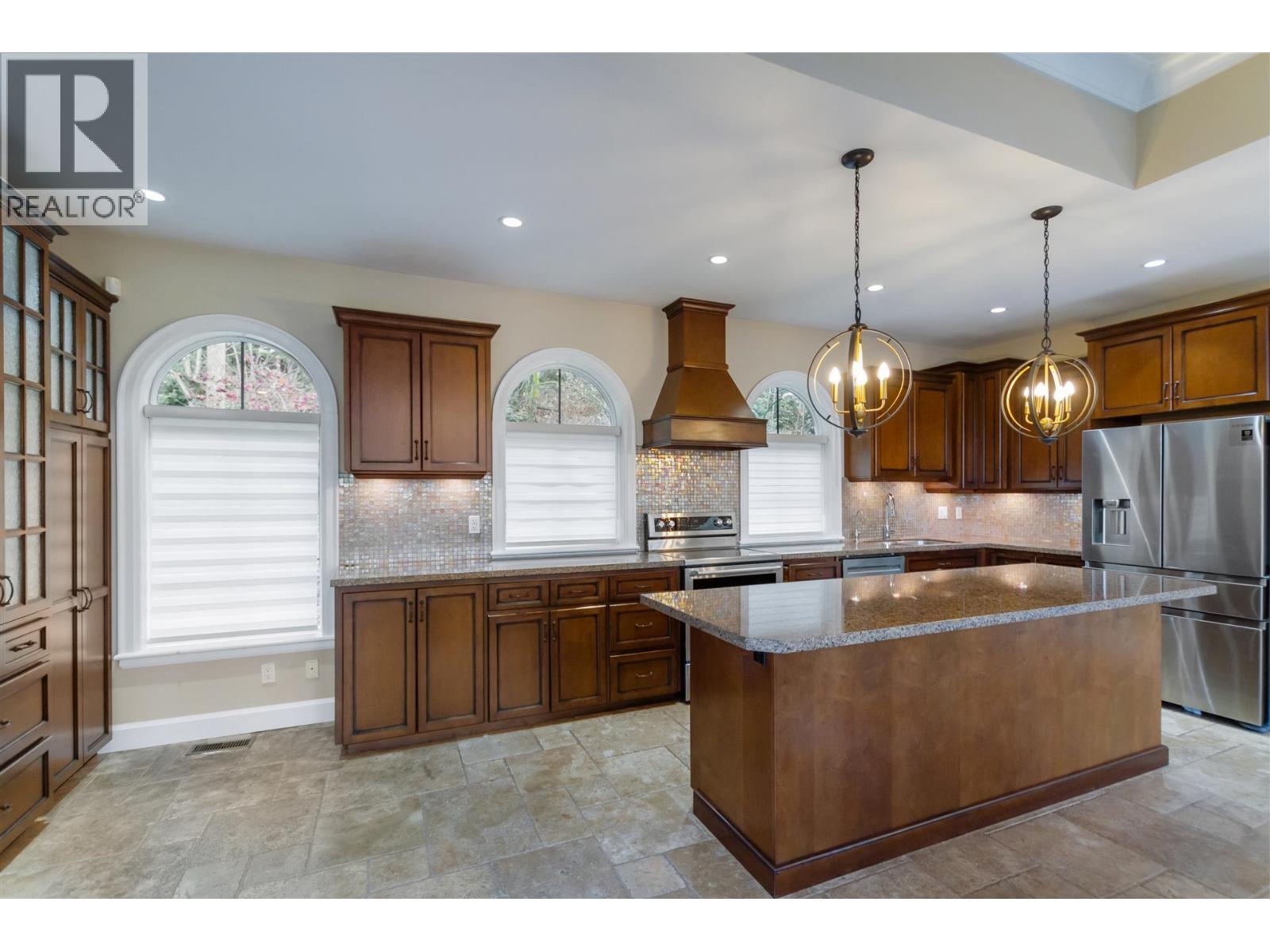 5521 Bessborough Drive, Burnaby, British Columbia  V5B 1E1 - Photo 11 - R3067627