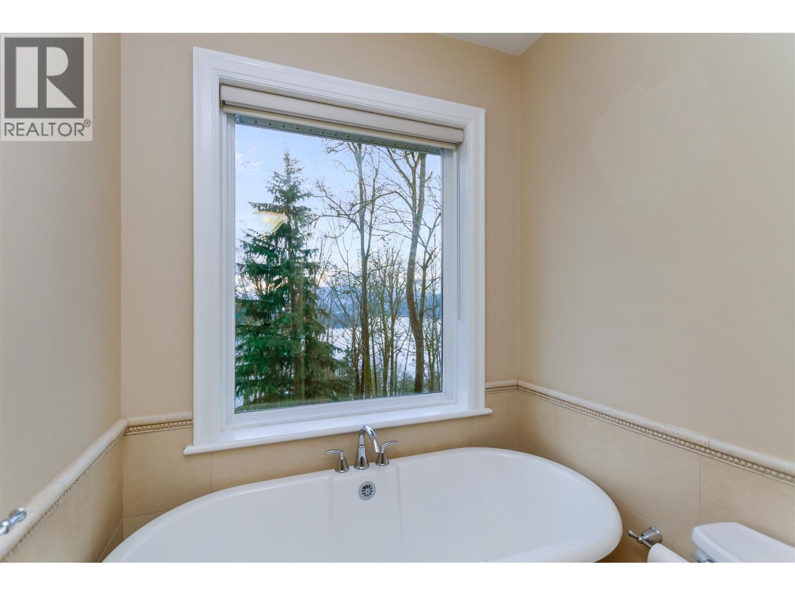 5521 Bessborough Drive, Burnaby, British Columbia  V5B 1E1 - Photo 23 - R3067627