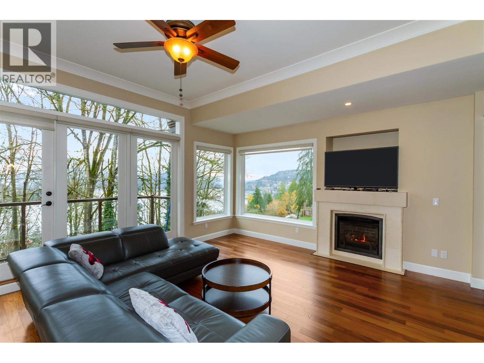 5521 Bessborough Drive, Burnaby, British Columbia  V5B 1E1 - Photo 7 - R3067627