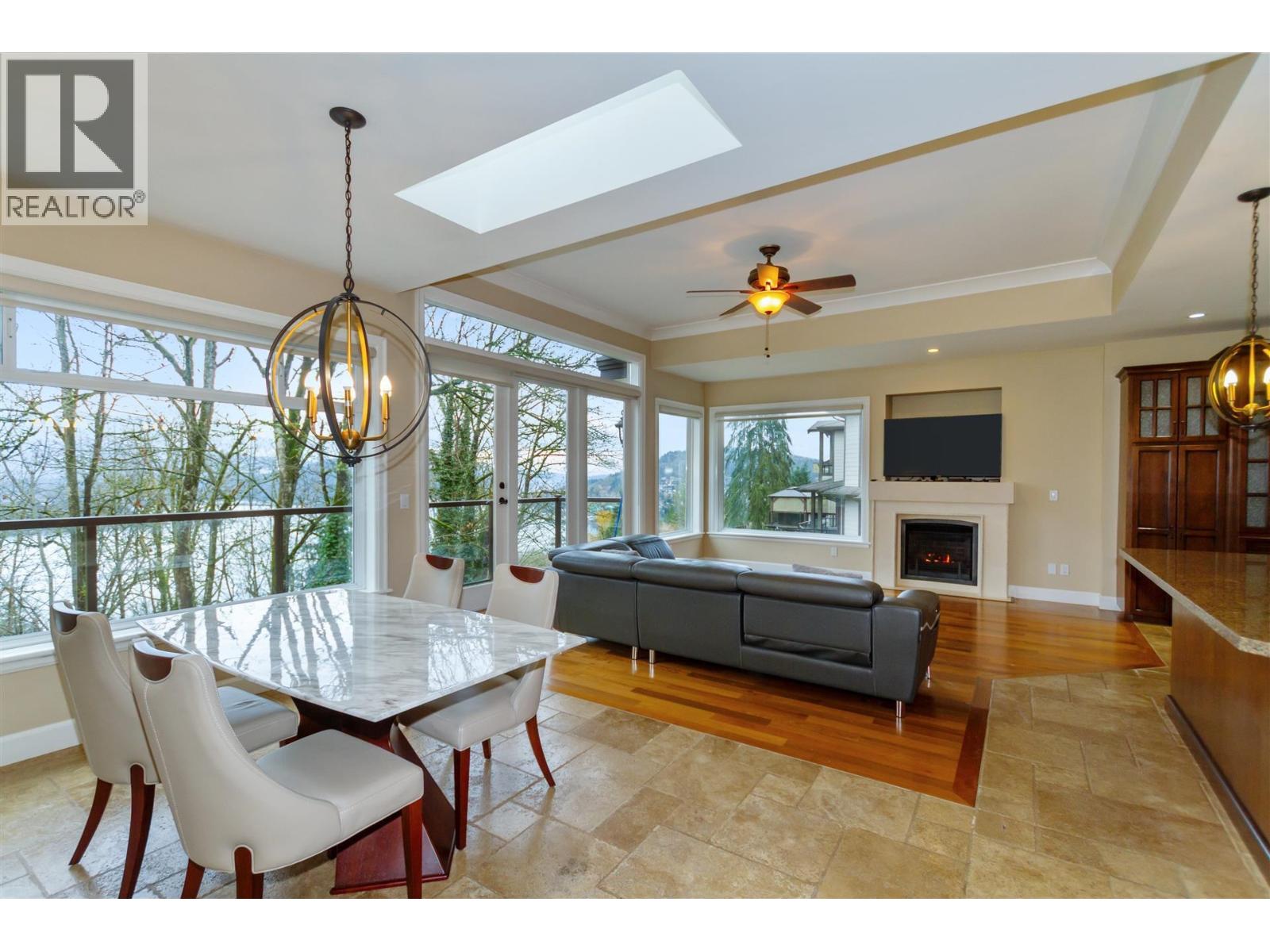 5521 Bessborough Drive, Burnaby, British Columbia  V5B 1E1 - Photo 6 - R3067627