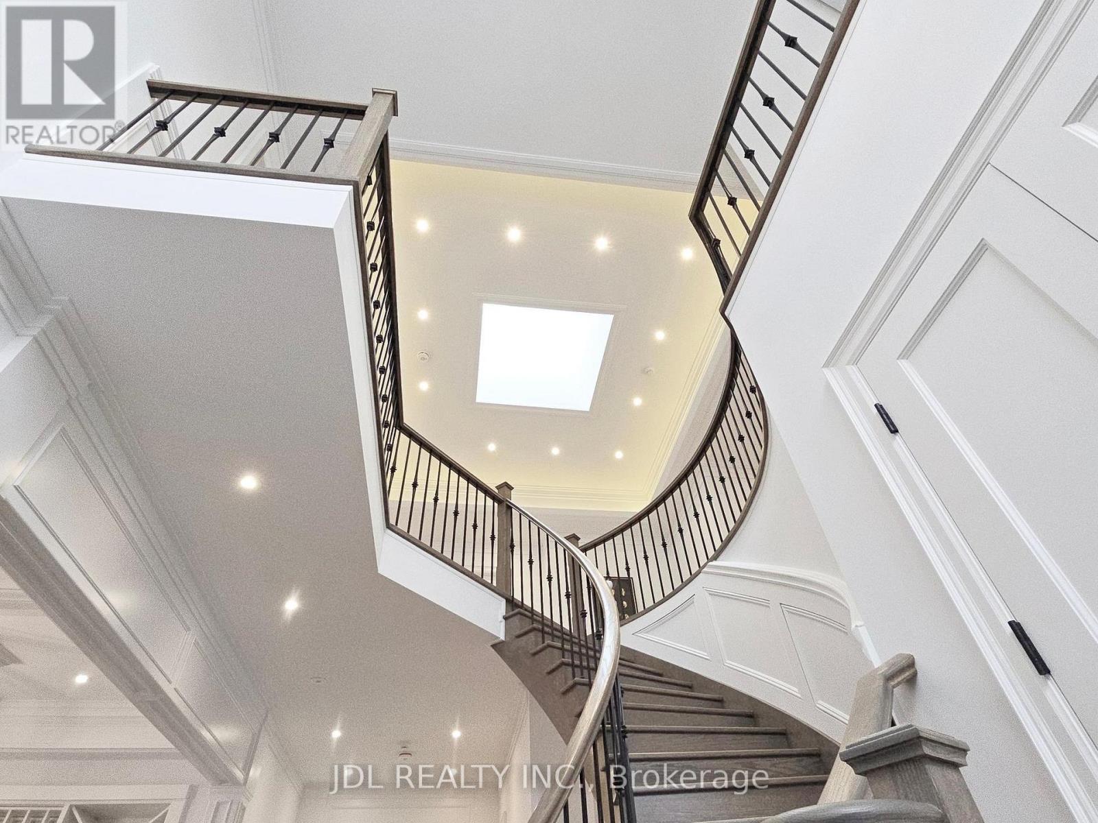 39 Howard Road, Newmarket, Ontario  L3Y 3G6 - Photo 6 - N12505552