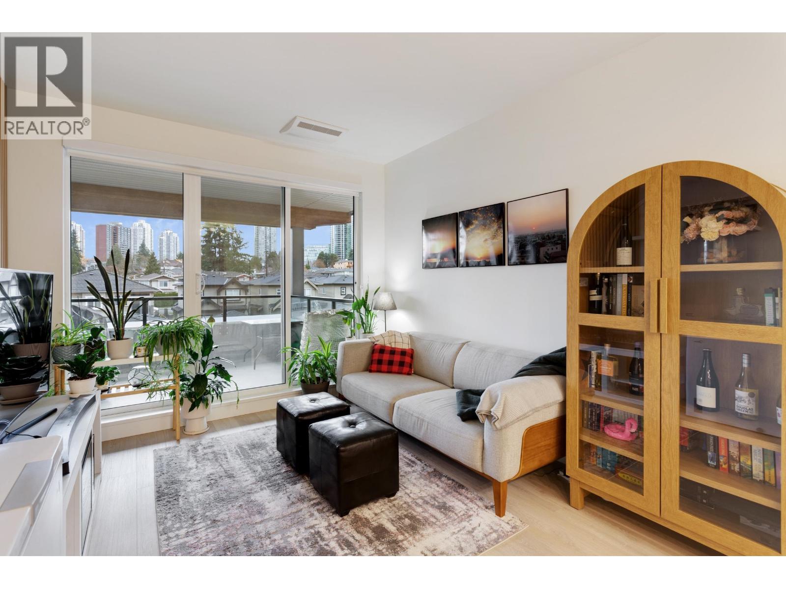 306 7588 16th Street, Burnaby, British Columbia  V3N 0H8 - Photo 2 - R3068960