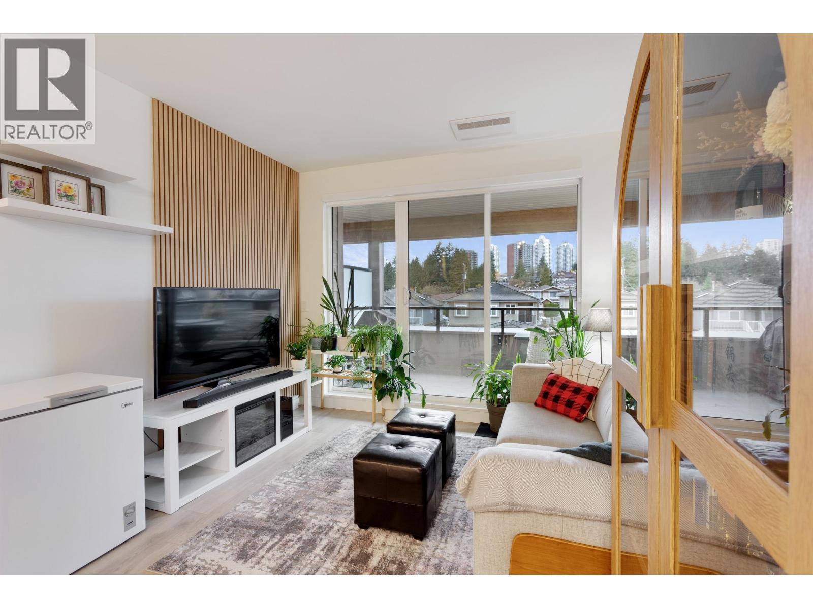 306 7588 16th Street, Burnaby, British Columbia  V3N 0H8 - Photo 3 - R3068960