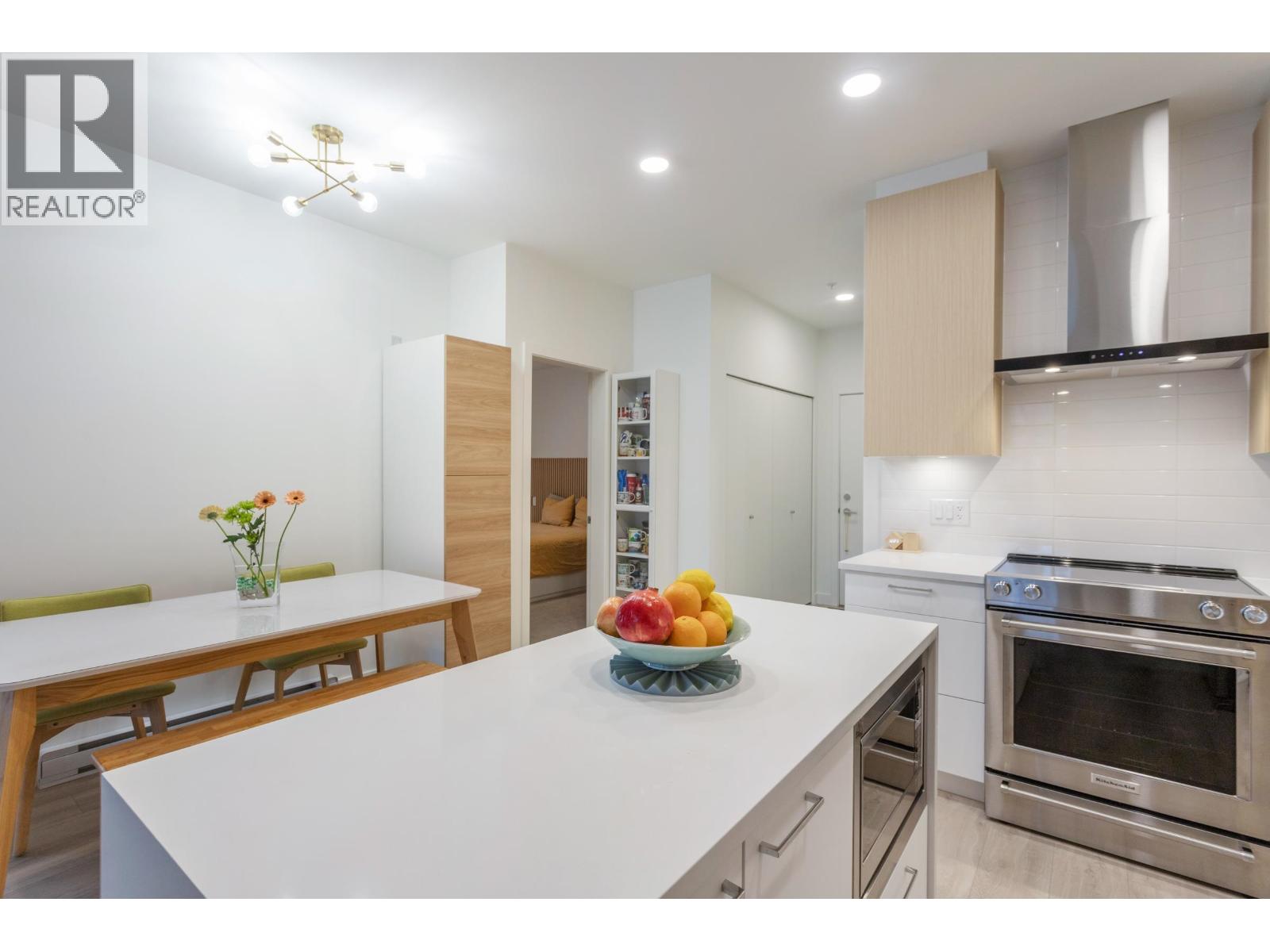 306 7588 16th Street, Burnaby, British Columbia  V3N 0H8 - Photo 9 - R3068960