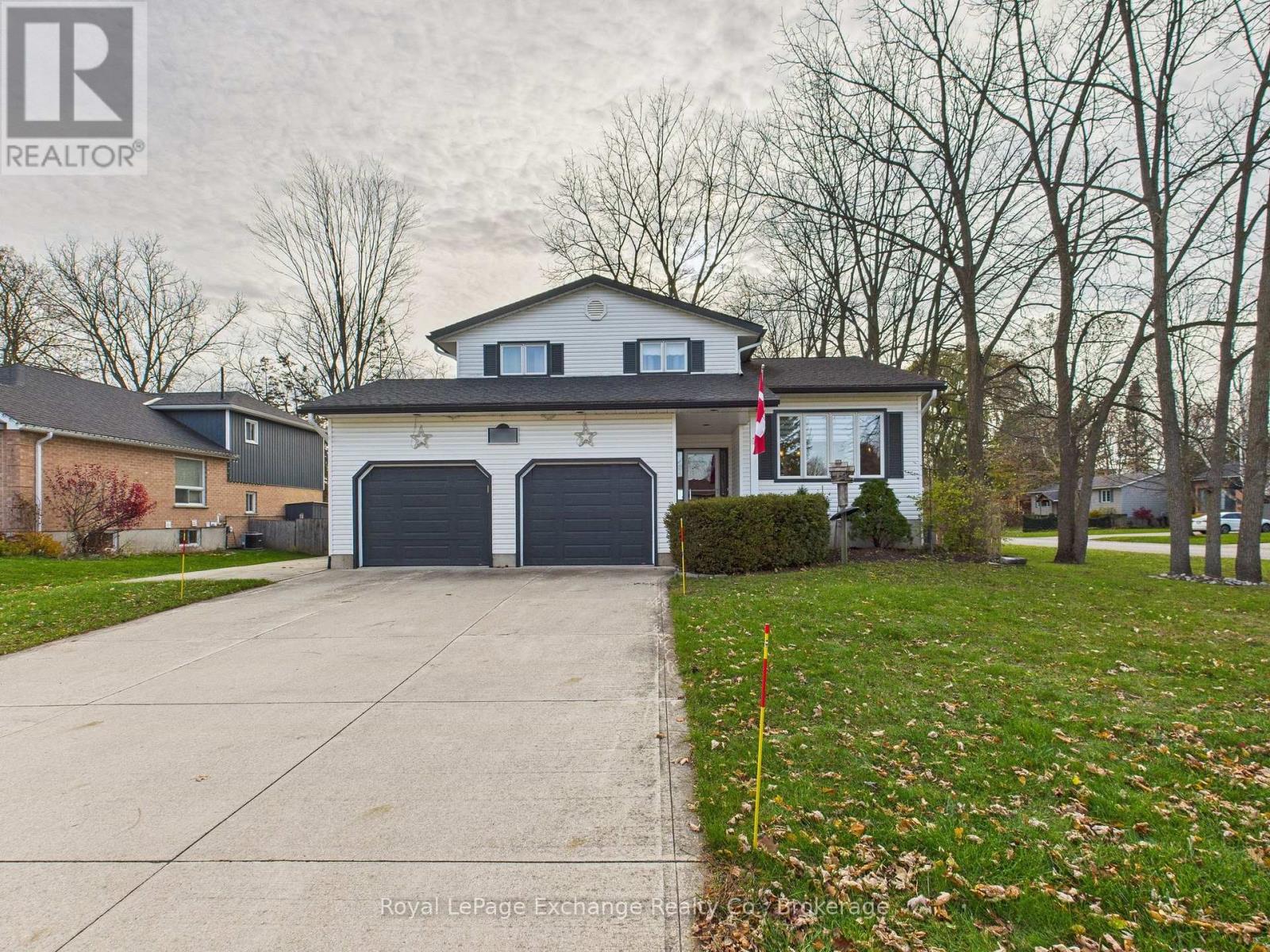 502 Lynden Crescent, Kincardine, Ontario N2Z 3B1 - Photo 2 - X12551066