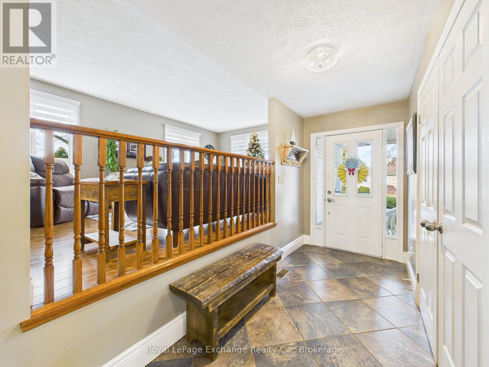 502 Lynden Crescent, Kincardine, Ontario N2Z 3B1 - Photo 3 - X12551066