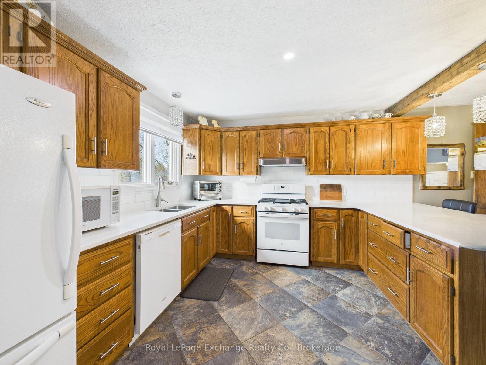 502 Lynden Crescent, Kincardine, Ontario N2Z 3B1 - Photo 9 - X12551066