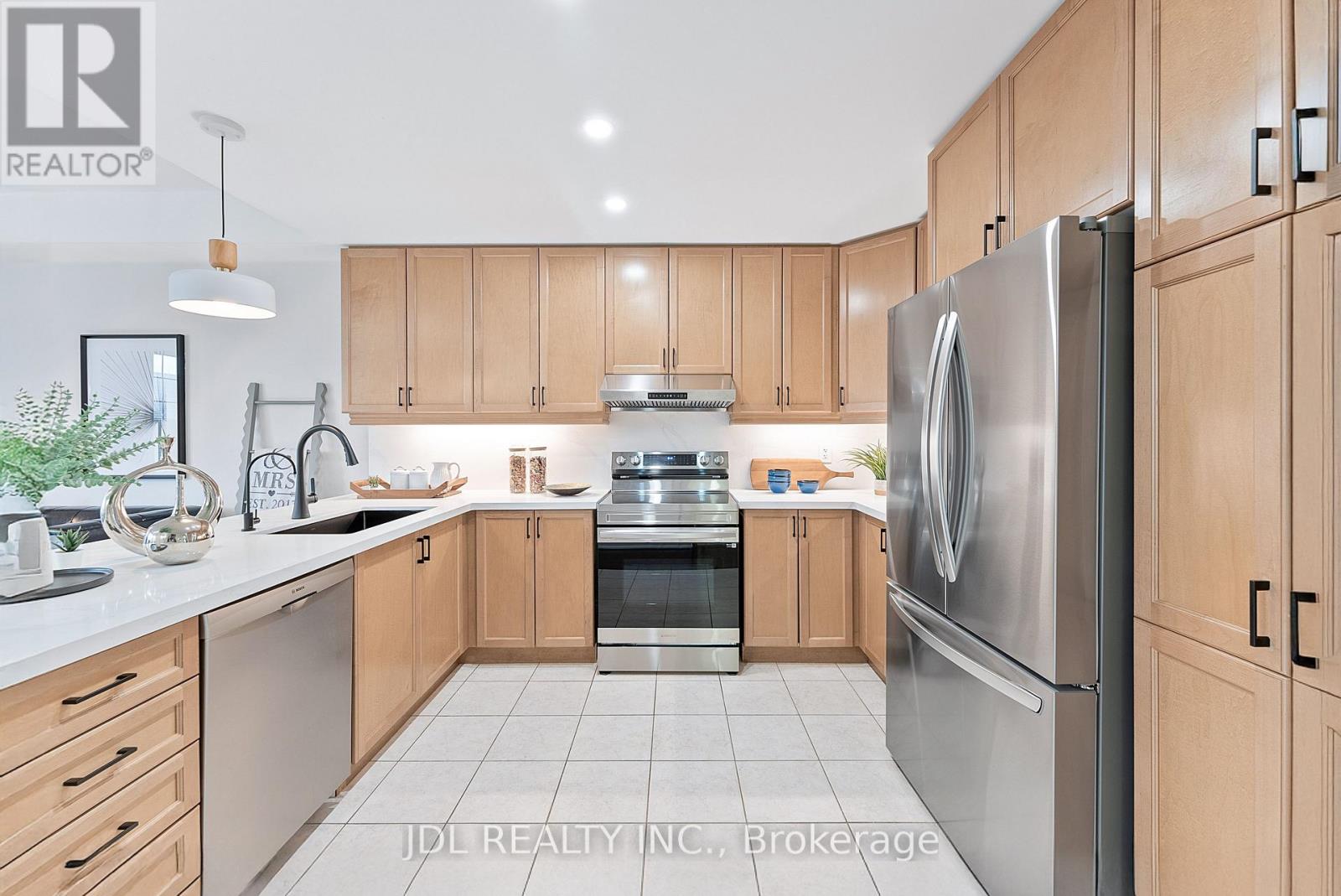 116 Betty Roman Boulevard, Markham, Ontario  L6C 0C8 - Photo 16 - N12560866