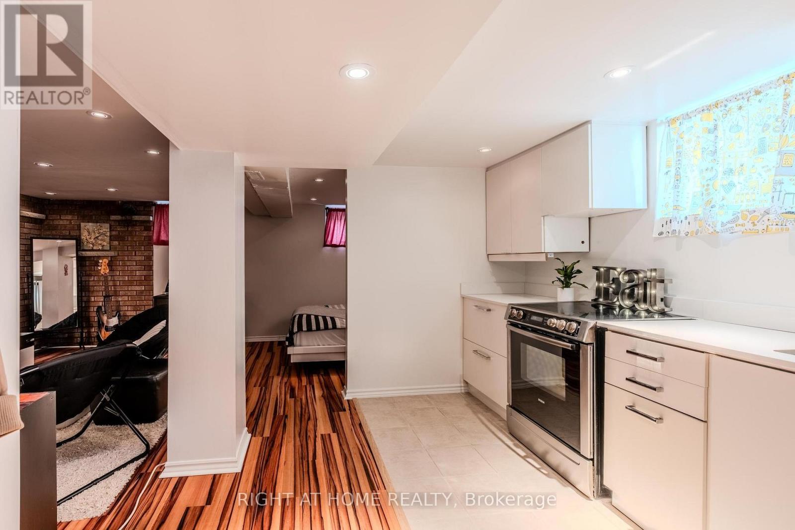 218 South Woodrow Boulevard, Toronto, Ontario  M1N 3L9 - Photo 11 - E12561028