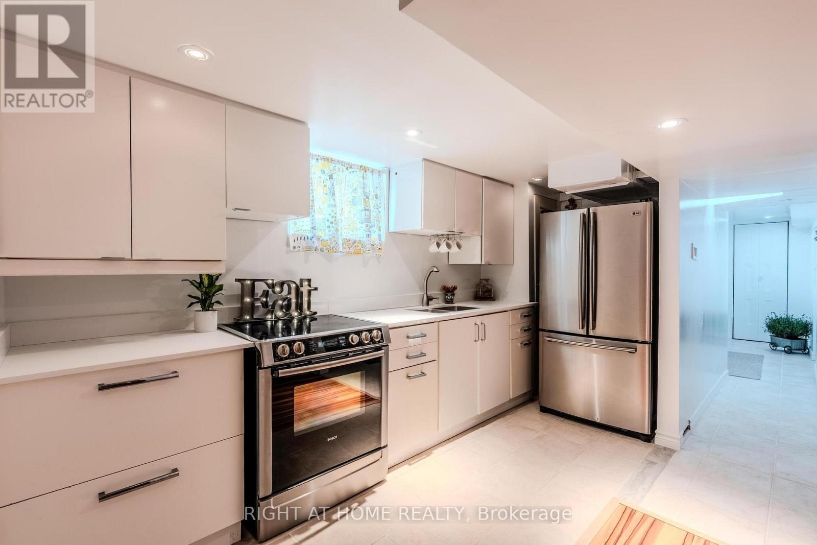 218 South Woodrow Boulevard, Toronto, Ontario  M1N 3L9 - Photo 12 - E12561028