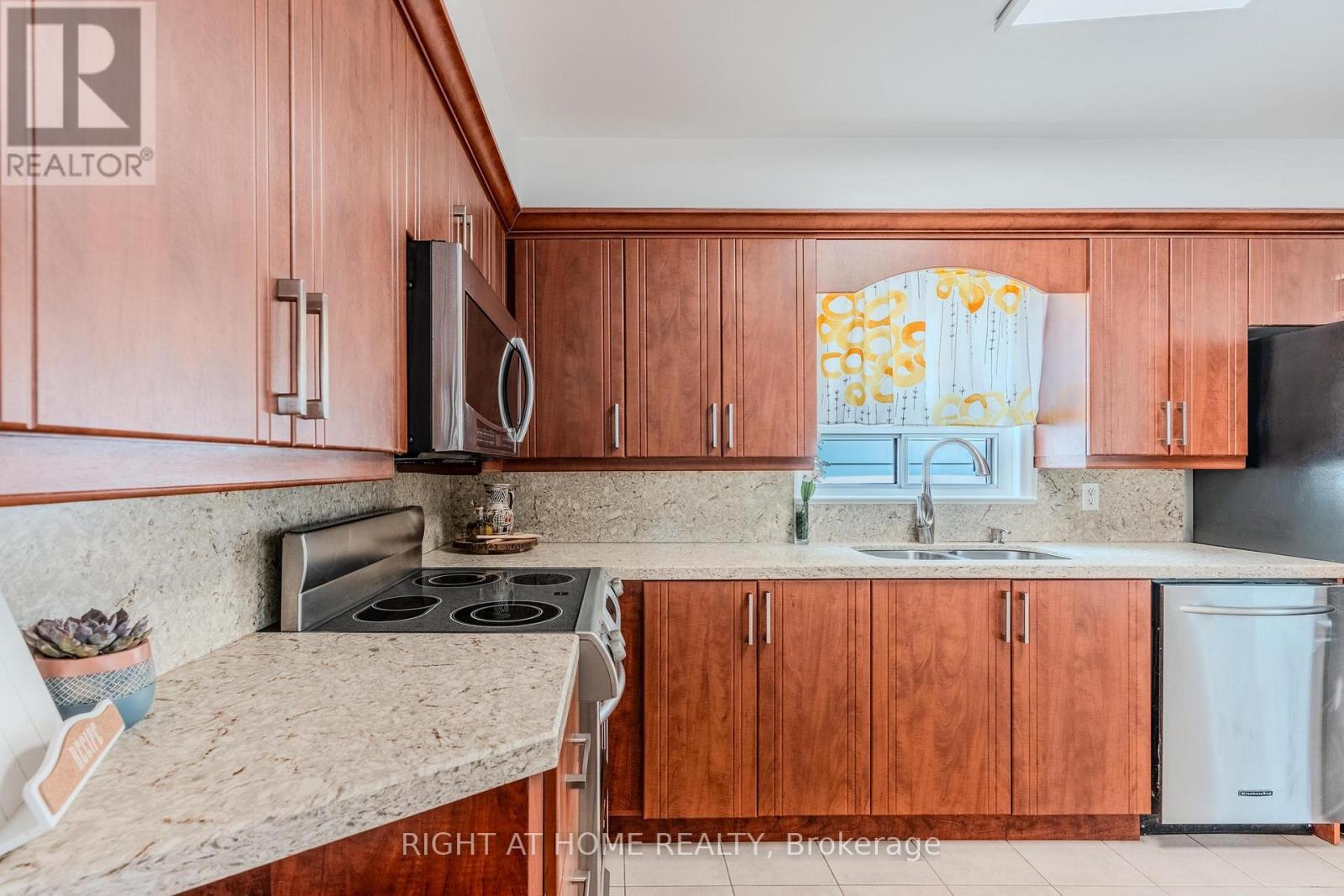 218 South Woodrow Boulevard, Toronto, Ontario  M1N 3L9 - Photo 4 - E12561028