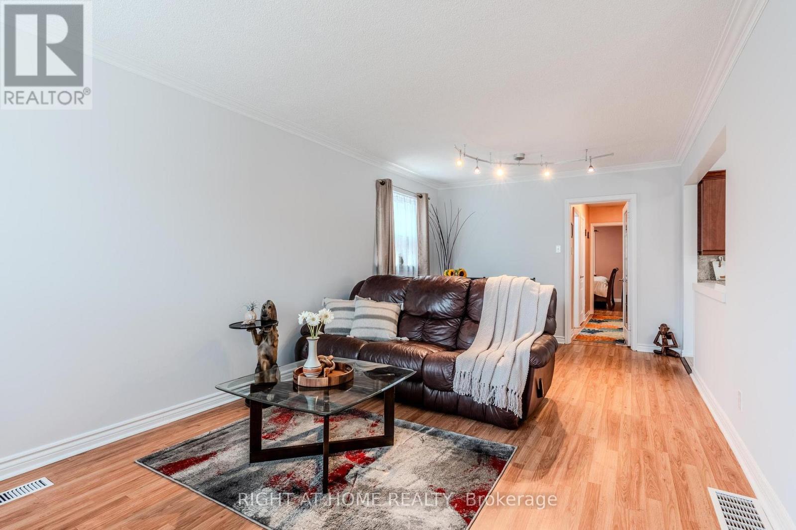 218 South Woodrow Boulevard, Toronto, Ontario  M1N 3L9 - Photo 6 - E12561028