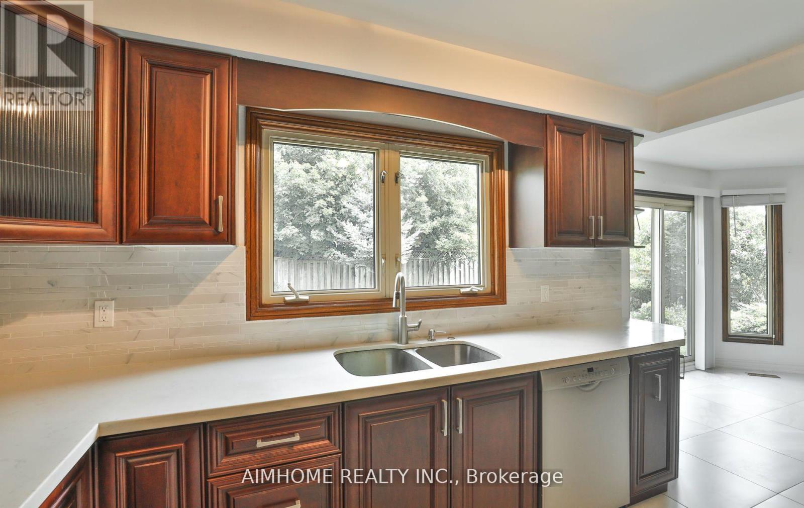 1339 Windrush Drive, Oakville, Ontario  L6M 1W4 - Photo 13 - W12561032