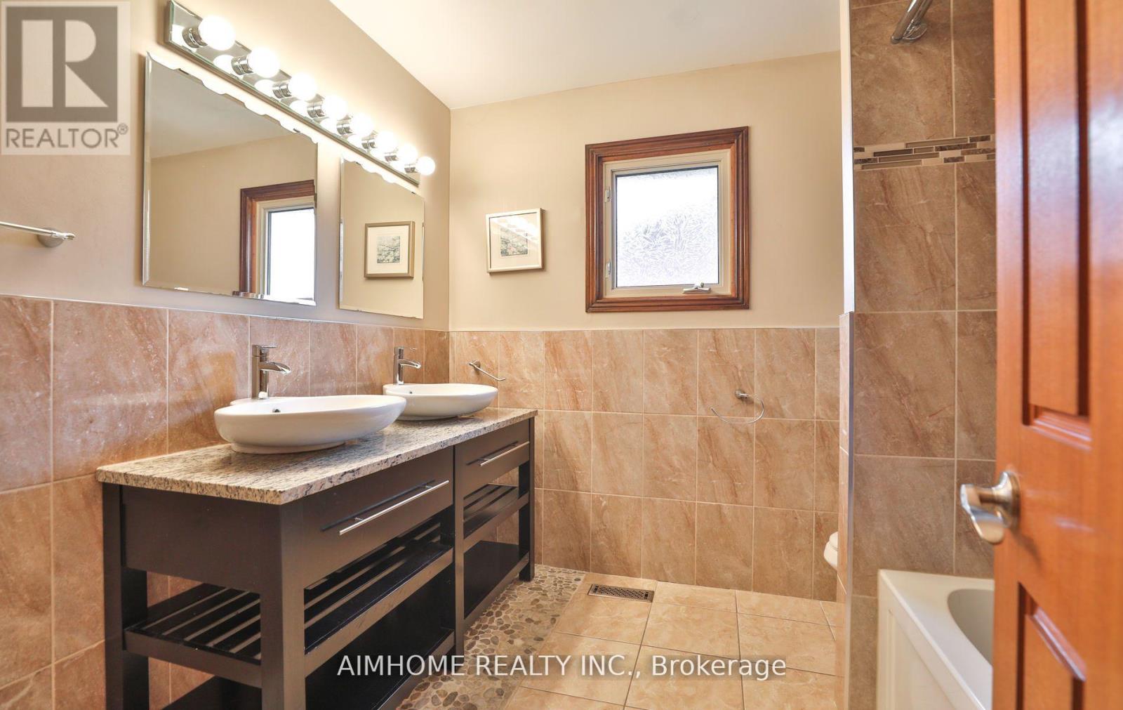 1339 Windrush Drive, Oakville, Ontario  L6M 1W4 - Photo 34 - W12561032